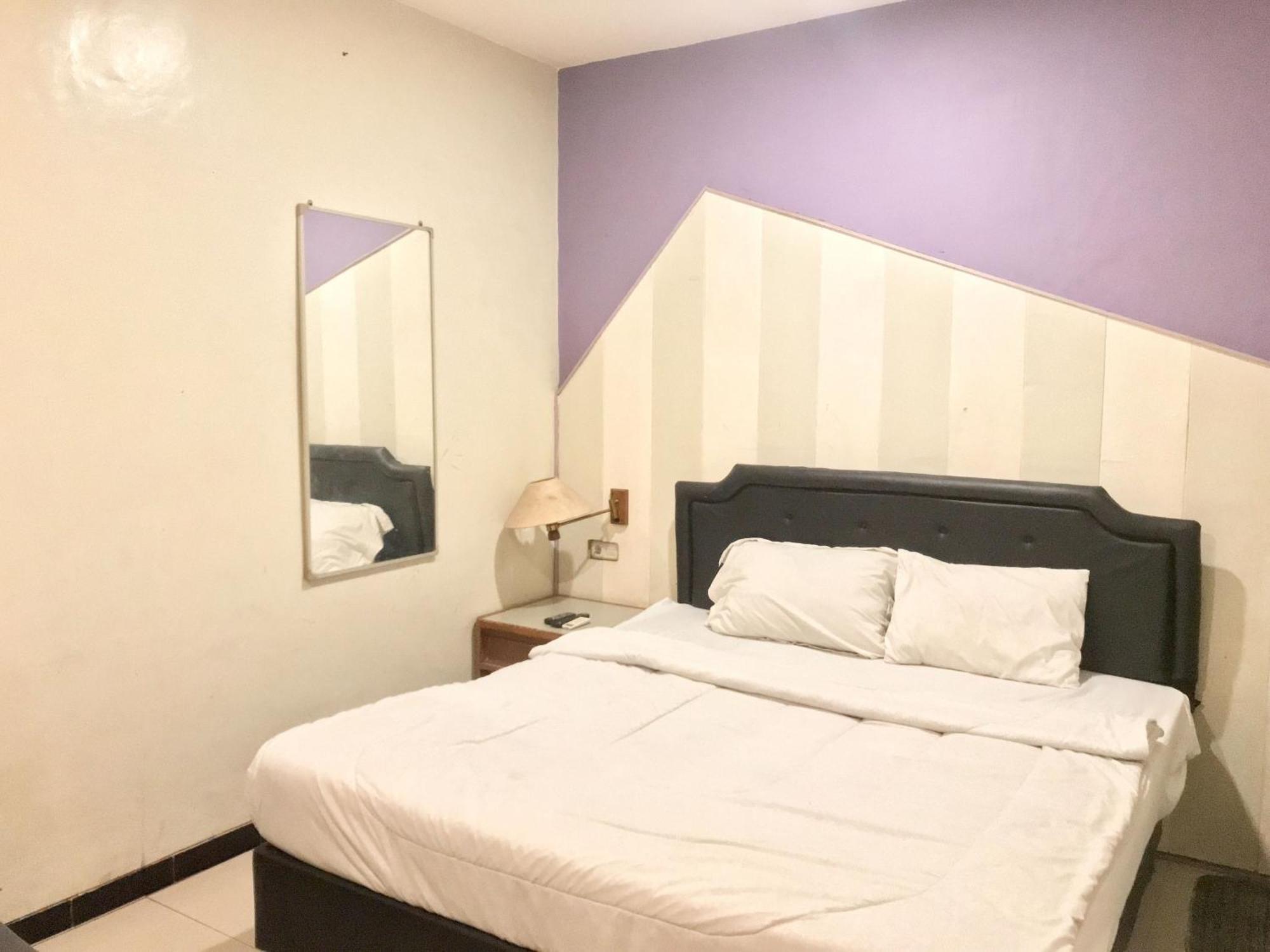 Gangnam Style Mitra Reddoorz Near Merr Hotel Surabaya