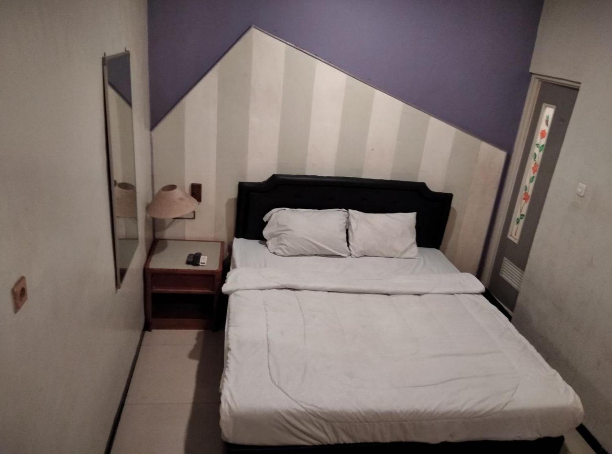 Hotel Gangnam Style Mitra Reddoorz Near Merr Surabaya