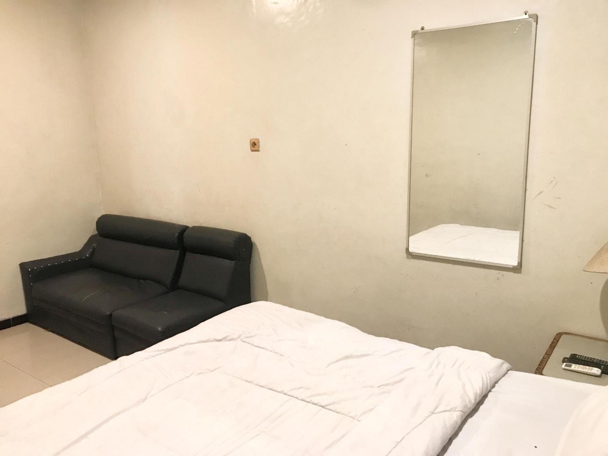 Hotel Gangnam Style Mitra Reddoorz Near Merr Surabaya