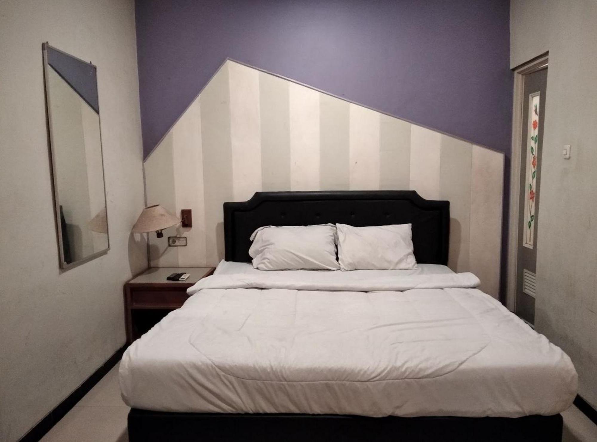 Hotel Gangnam Style Mitra Reddoorz Near Merr Surabaya